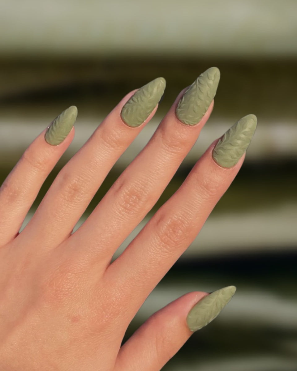 Nail Designs in Sage Green for Autumn