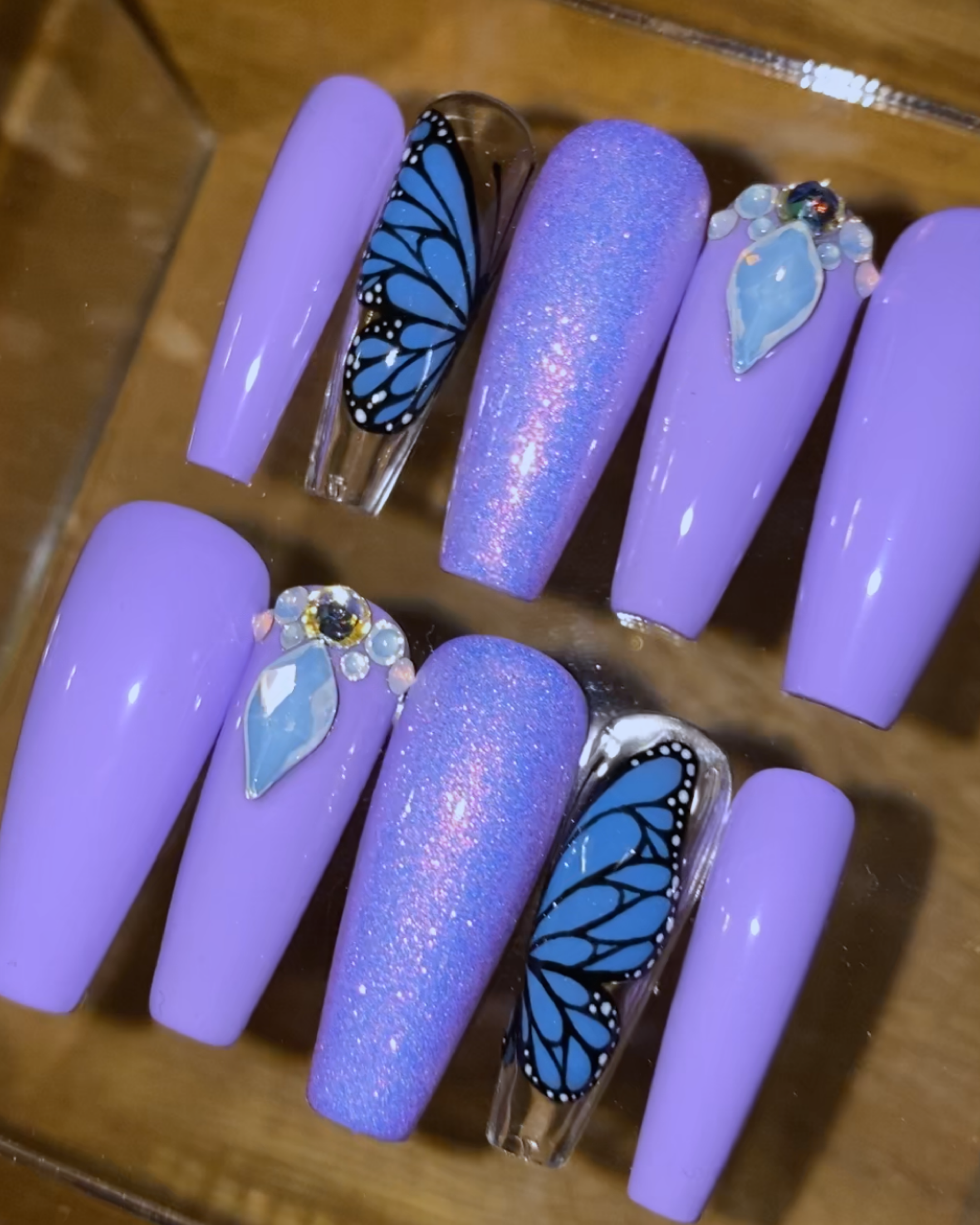Fake nails with butterflies deals