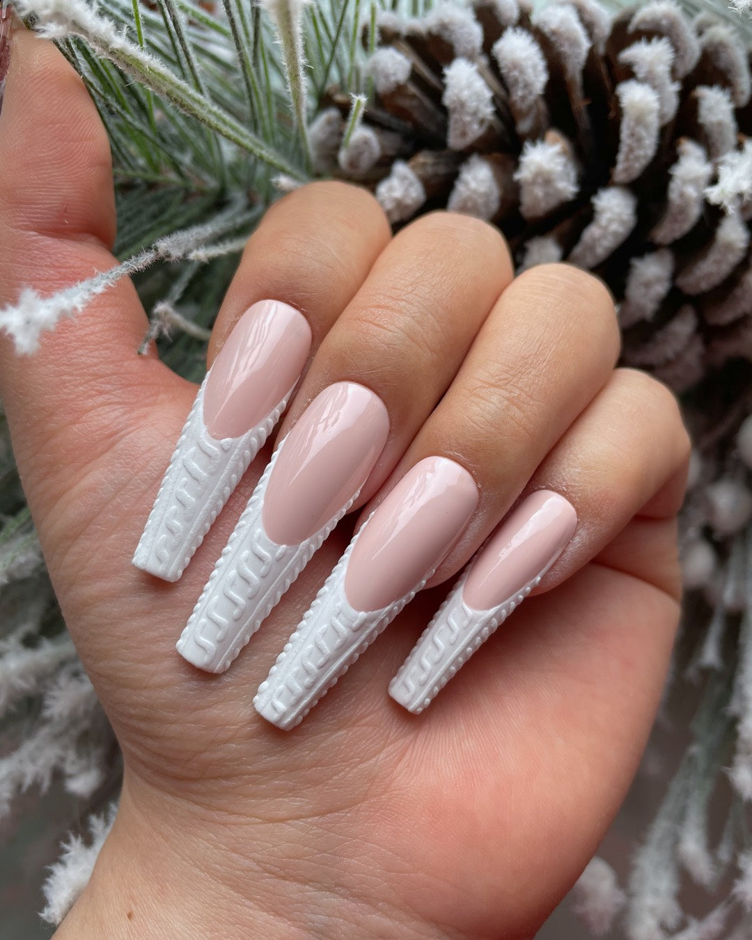 Sweater nails: Discover what nail design to do for your next appointment  that will make you stylish!