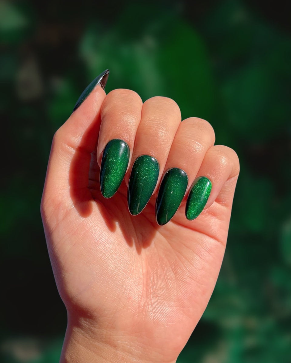 https://pampernailgallery.com/cdn/shop/products/birthstone-emerald-may-cateye-nails-pampernailgallery_1200x1200.jpg?v=1659438483