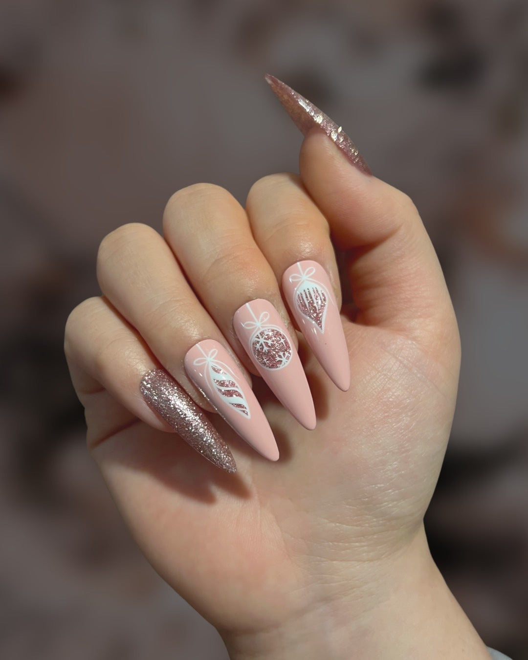 40 Festive Christmas and Holiday Nails 2021 : Candy Cane and Ombre Festive  Nail Design | Festival nails, Christmas nails, Winter nails