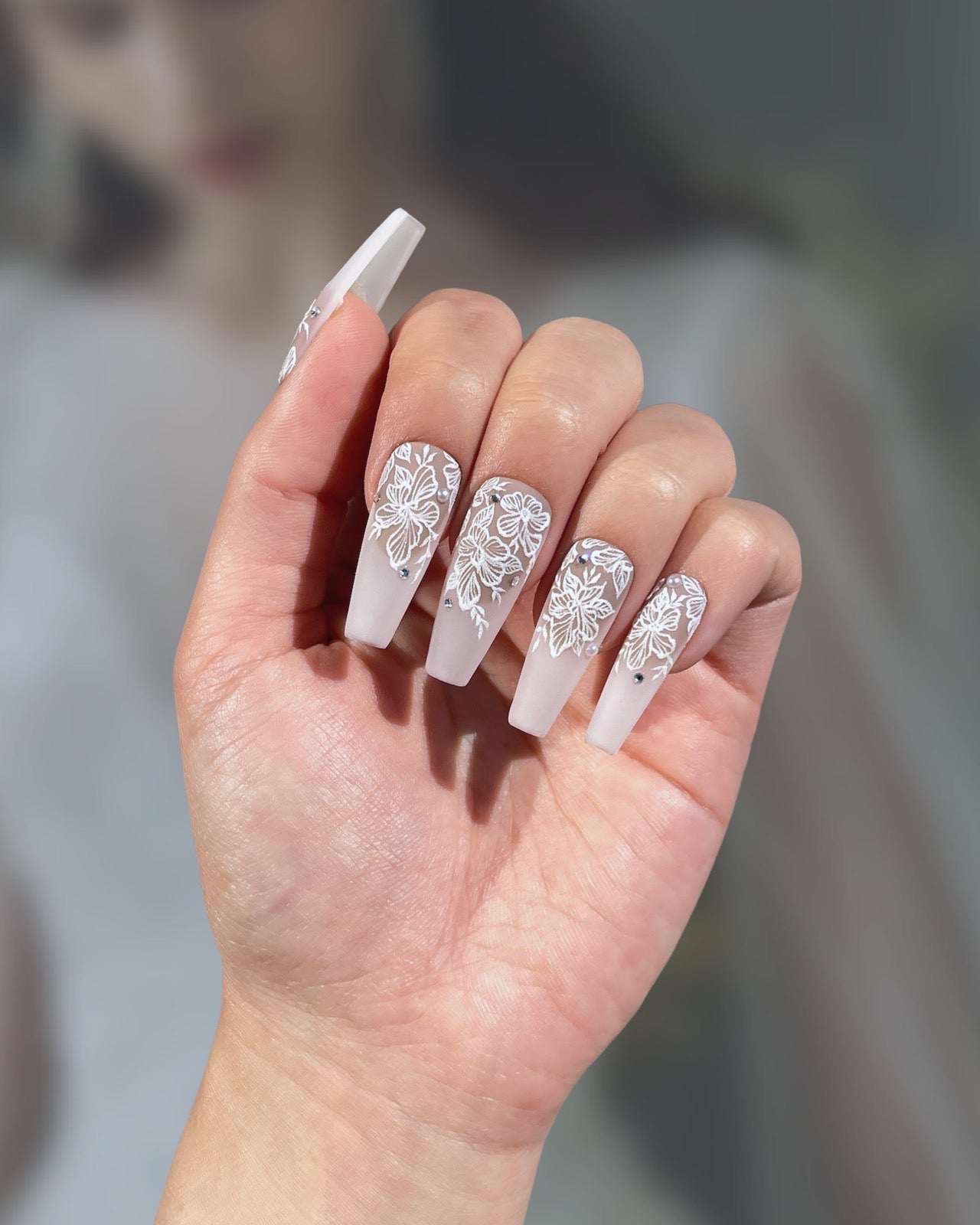 Taupe Iris Lace – Pamper Nail Gallery